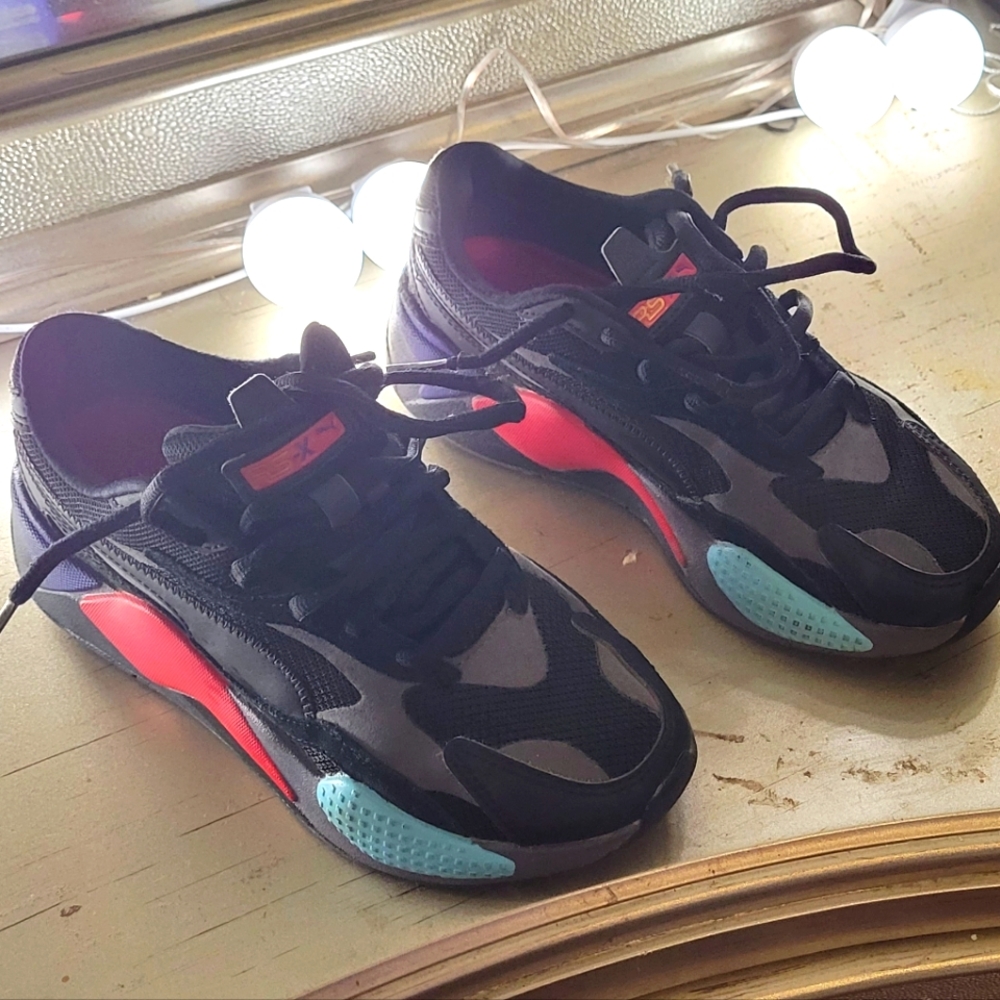 Kids,Puma sneakers black,grey,red and blue 5.5 size